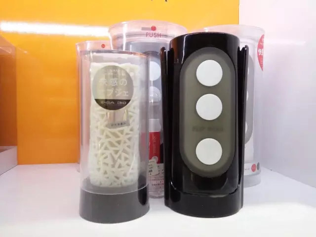 男性产品中的热销品主要就是飞机杯和延时产品。