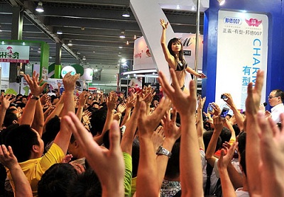 目前的成人用品每年有上亿元的市场，还是无法满足中国14亿人口的市场需求。