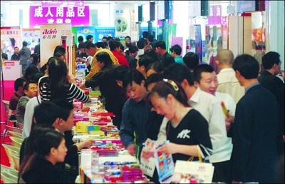 中国经历了2000多年的封建王朝兴衰，在文化面前，两性生活都是羞于谈色。
